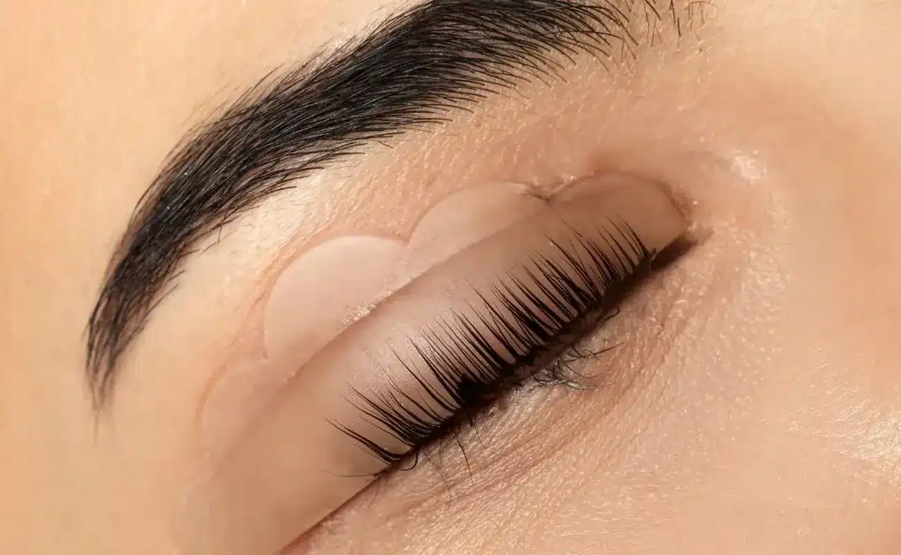 Lash Lifts vs. Lash Extensions